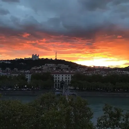 Vue Exceptionnelle, Baignoire Balneo, Parking&clim Lyon