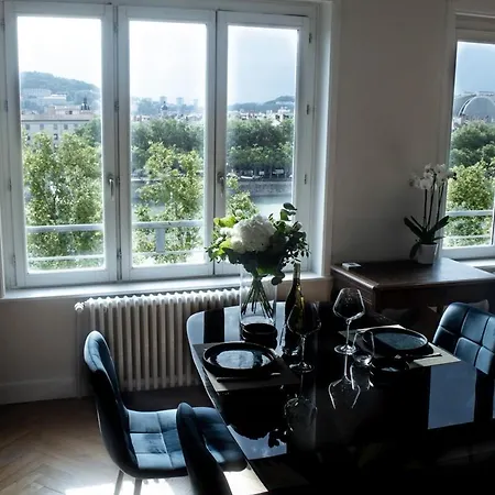 Appartement Vue Exceptionnelle, Baignoire Balneo, Parking&clim Lyon